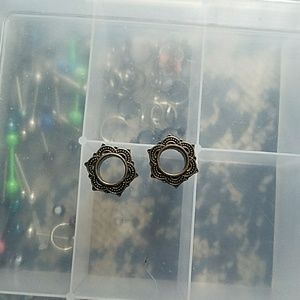 Single flared mandala plugs